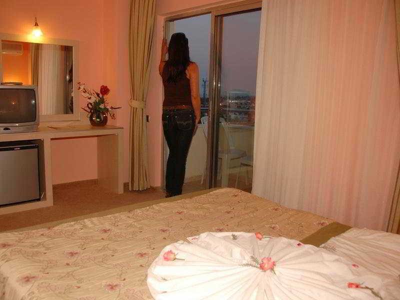 סייד Sunbeach Hill Hotel מראה חיצוני תמונה
